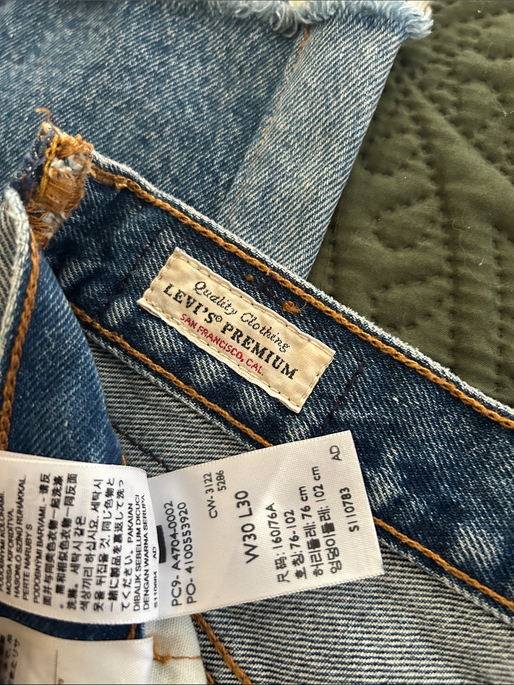 Levi's Two-Tone Blue Wide-Leg Jeans with Frayed Hem - Picture 6 of 8
